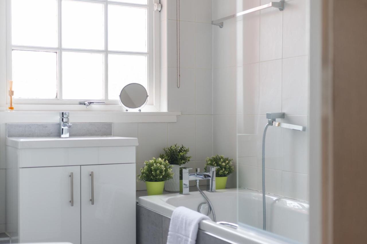 Royal Mile Modern Apartment Edimburgo Esterno foto