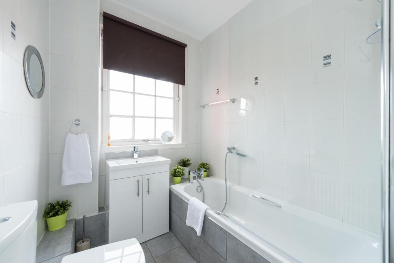 Royal Mile Modern Apartment Edimburgo Esterno foto